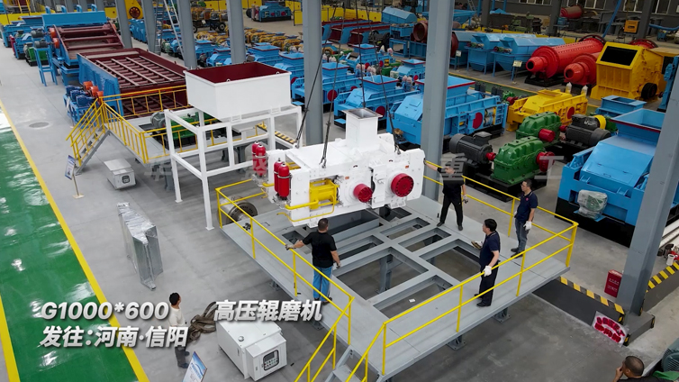 大型高壓輥磨機粉碎玄武巖時產200噸，能耗低產能高