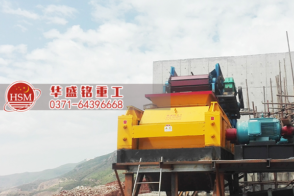 外貿(mào)訂單再創(chuàng)佳績，輥式破碎機出口國外。